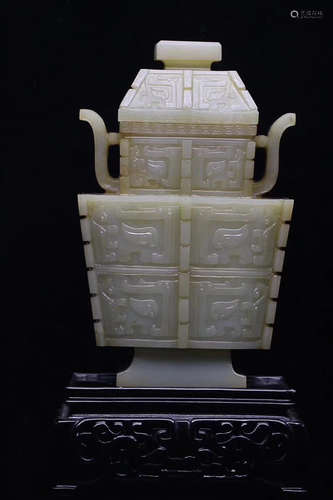 AN OLD TIBETAN HETIAN JADE SEED MATERIAL VASE