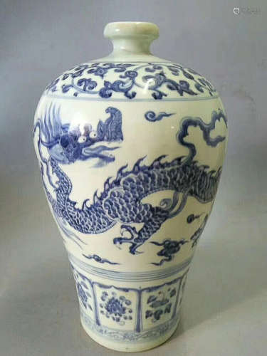 A BLUE&WHITE DRAGON PATTERN PLUM VASE, LATE YUAN EARLY QING DYNASTY