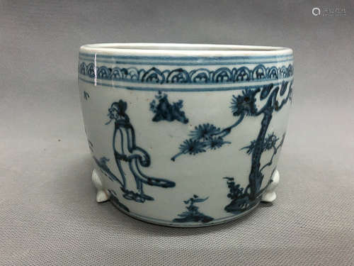 A BLUE&WHITE FURNACE WITH THREE FEET, MING DYNASTY