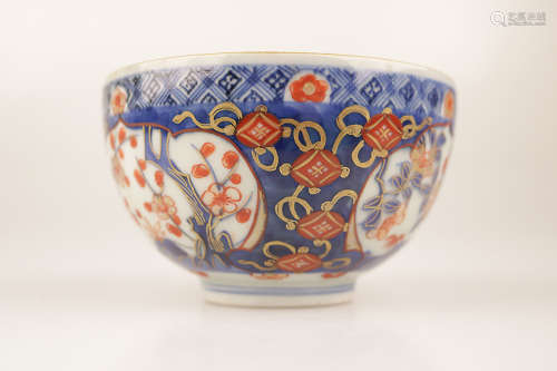 A BLUE & WHITE GILTED SMALL BOWL