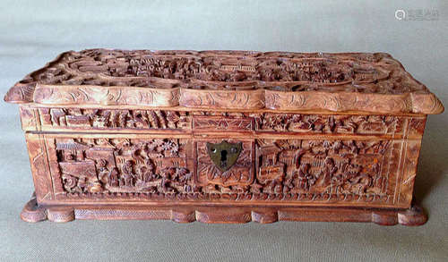 A BOXWOOD FIGURE PATTERN BOX WITH COVER