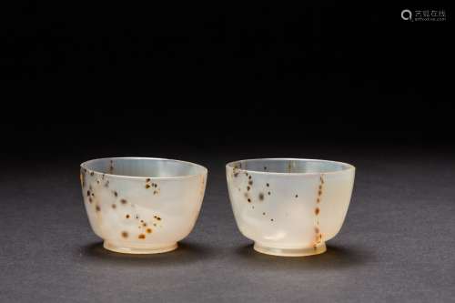 A Chinese pair of agate cups from Qing Dynasty