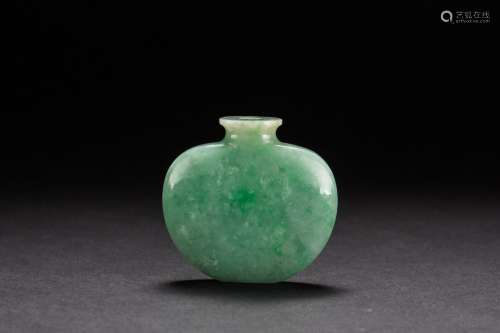 A Jadeite snuffle bottle from Qing Dynasty