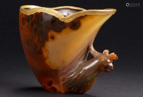 A carved Agate phoenix cup from Qing period