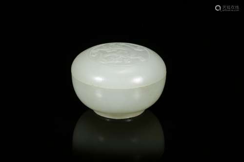A Carved White Jade box with cover from Qing Dynasty