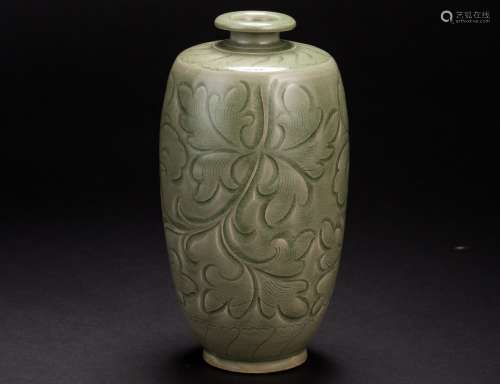 A rare carved Yaozhou celadon Meiping vase