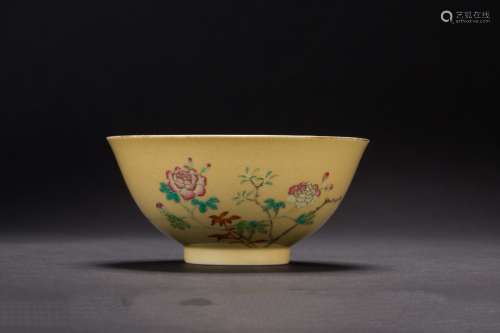 A yellow-ground famille-rose floral bowl from Qing Dynasty