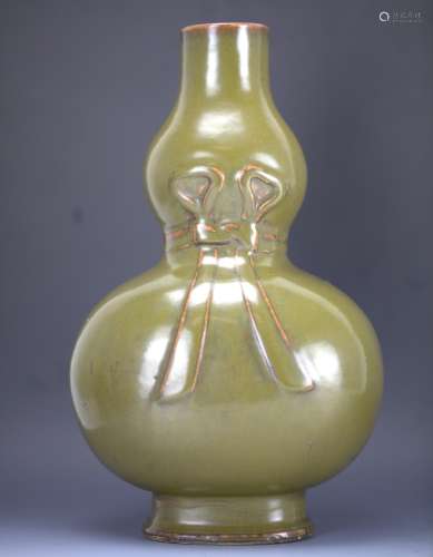 Teadust-glazed gourd vase with Jiaqing mark