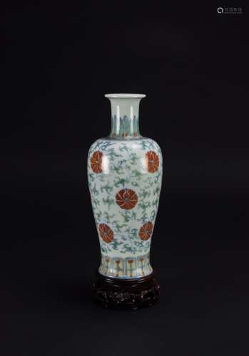 A Doucai‘Floral’Vase‘Da Qing Yongzheng Nian Zhi’Mark