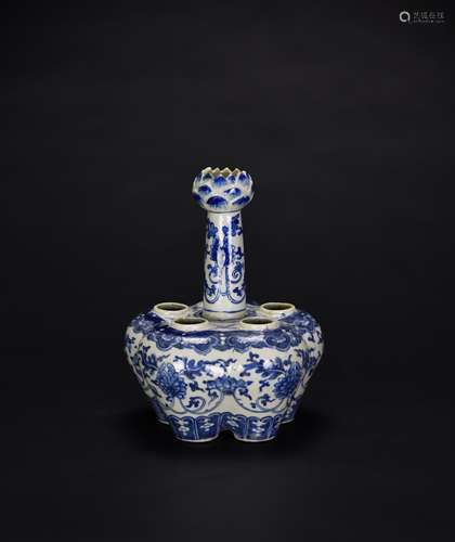 Late Qing-A Blue And White‘Flowe‘r Lotus Mouth Vase（Wood Stand)