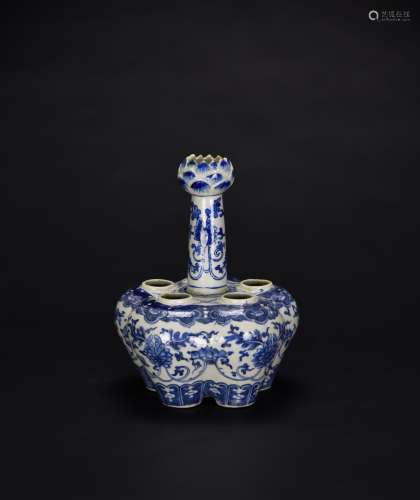 Late Qing-A Blue And White‘Flowe‘r Lotus Mouth Vase（Wood Stand)