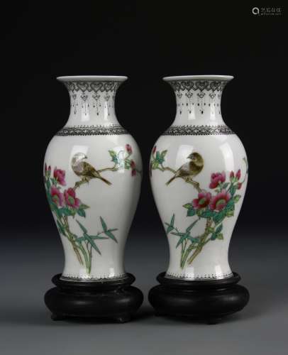 Chinese A Pair Of Famille Rose Vase With Bases