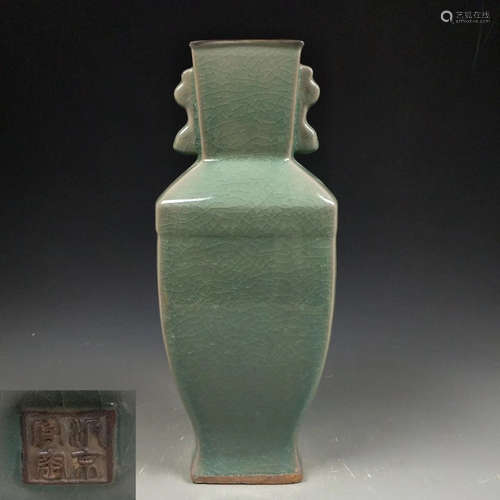 A GUAN YAO DOUBLE-EAR VASE WITH FOUR-CHARACTER MARK