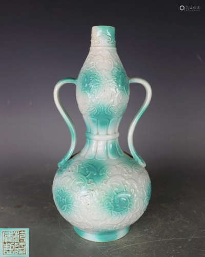 QING A GREEN-GLAZED VASE WITHH QIANLONG MARK