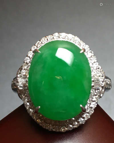 A NATURAL JADEITE RING EMBED 18K GOLD & DIAMOND