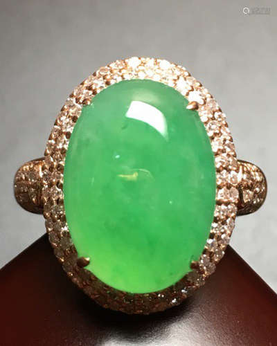 A NATURAL JADEITE RING EMBED 18K GOLD & DIAMOND