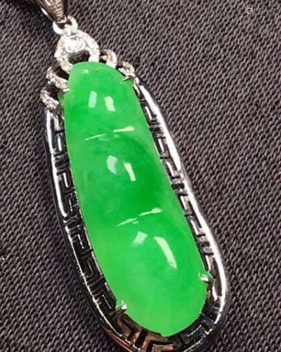 A NATURAL JADEITE PEAPOD SHAPED PENDANT