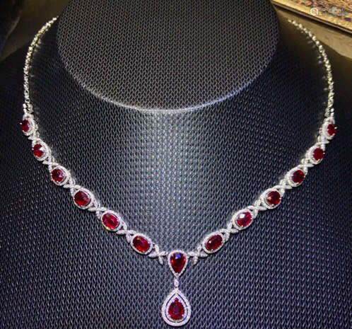 A NATURAL 18K GOLD RUBY NECKLACE