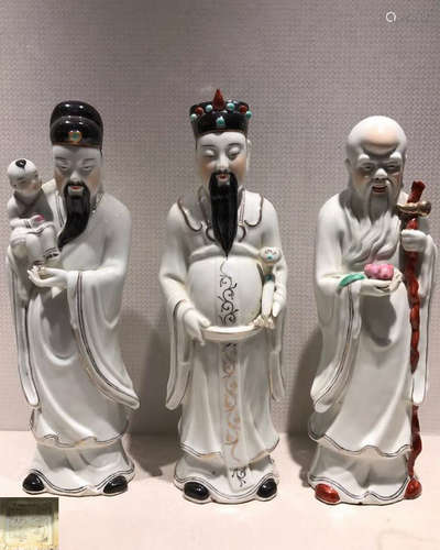 THREE FIGURES WITH WANTONGSHUNZAO MARK