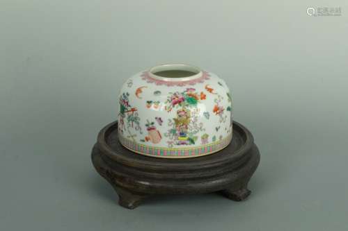 QING LIANLONG Mark Famille-Rose water pot