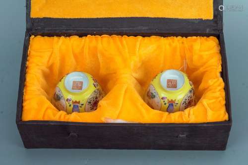 LATE QING DYNASTY A Pair Of Yellow-Ground Famille-Rose Floral Bowl