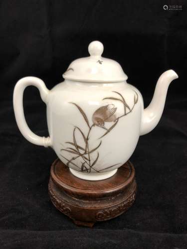 Early 20th Century Porcelain Tea Pot