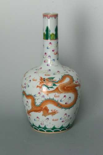 Qing Qianlong Mark WUCAI Dragon Bottle