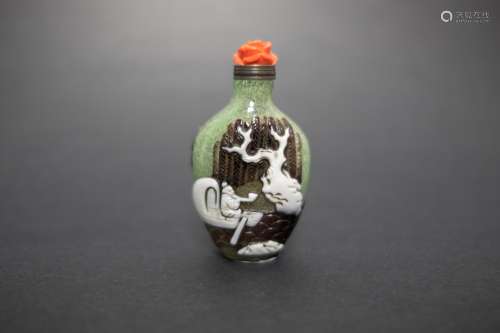 Qing Dynasty: Coral Cover Overlay Glass Snuff Bottle
