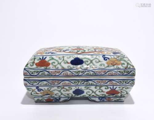 Chinese Famille Verte Porcelain Covered Box