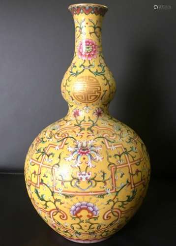 A YELLOW-GROUND FAMILLE ROSE GOURD VASE