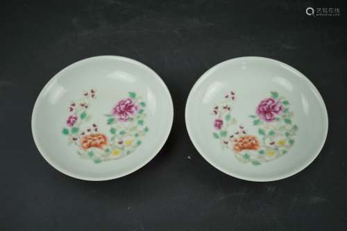 A PAIR OF FAMILLE ROSE DISHES, QIANLONG MARK