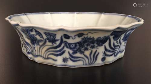 A BLUE AND WHITE BURSH WASHER, XUANDE MARK