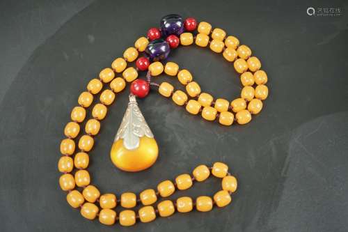 AN AMBER NECKLACE