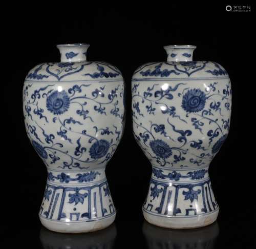 A PAIR OF BLUE AND WHITE MEIPING VASES
