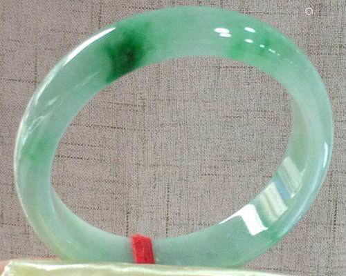 A NATURAL A-CLASS ROUND SHAPED SEED KIND JADEITE BRACELET