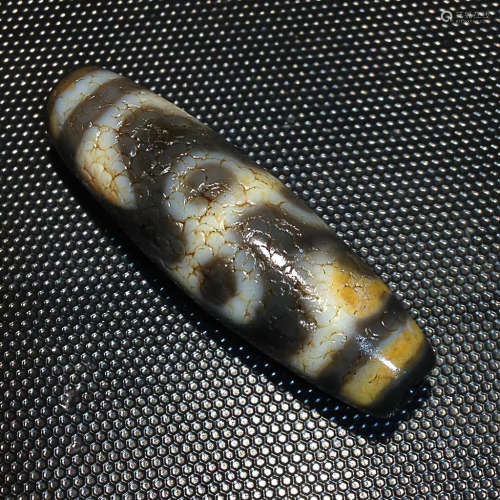 AN OLD ORE CHARGE LOUTS PATTERN TIGER TEETH DZI BEAD