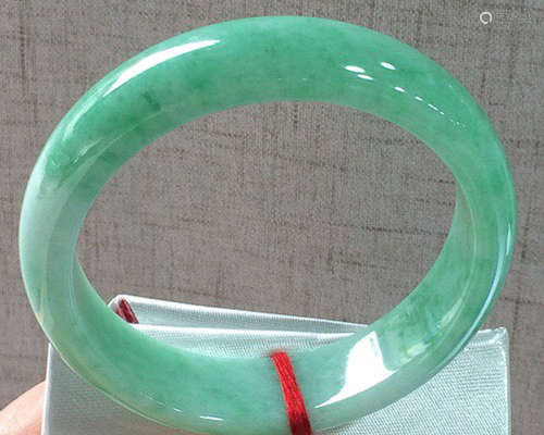 A NATURAL A-CLASS ROUND SHAPED ICE WAXY KIND JADEITE BRACELET