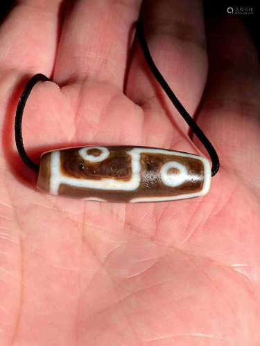 A TIBETAN SIX-EYE DZI BEAD