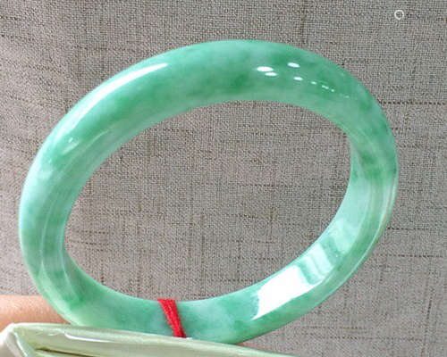 A NATURAL A-CLASS ROUND SHAPED WHITE MIXED BLUE KIND JADEITE BRACELET