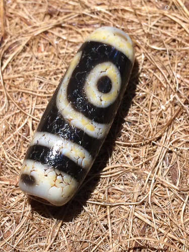 AN OLD ORE CHARGE SMALL TWO EYES DZI BEAD