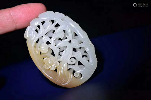 A HETIAN JADE FLOWER&BIRD DESIGN PENDANT