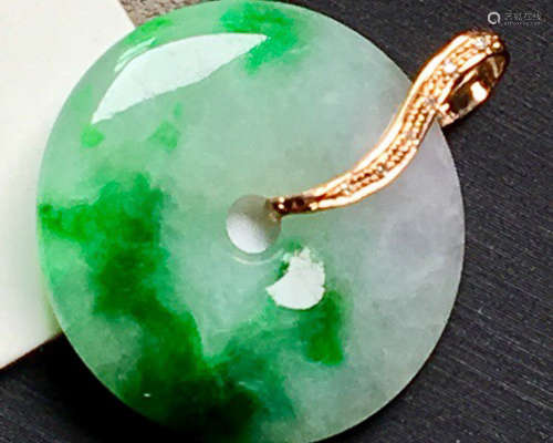 A NATURAL 18K GOLD INLAY WITH DIAMOND ICY JADEITE PENDANT