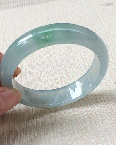 A NATURAL ROUND ICE WAXY KIND BURMA JADEITE BRACELET