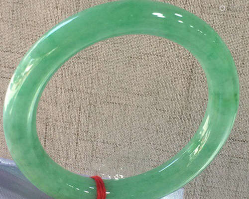 A NATURAL ROUND BAR SEED KIND JADEITE BRACELET