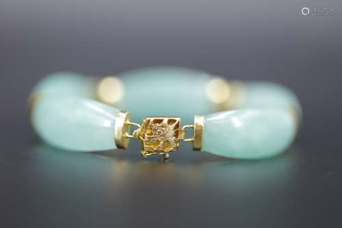 A jadeite with gold dragon buckle bracelet