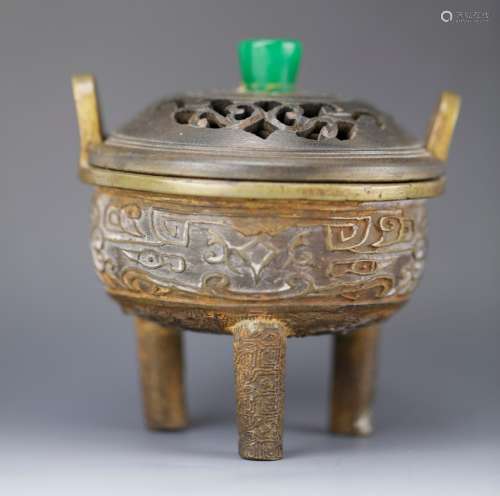 Bronze tripod censer with wooden lid
