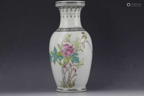 Chinese famille rose porcelain vase with Qianlong mark