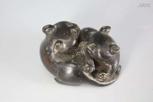 Chinese bronze figure of a pair auspicius badgers