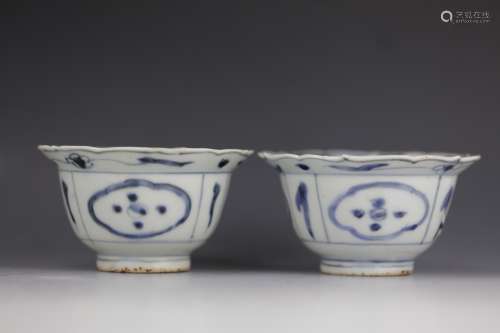 A pair os Blue and White porcelain cups from Ming