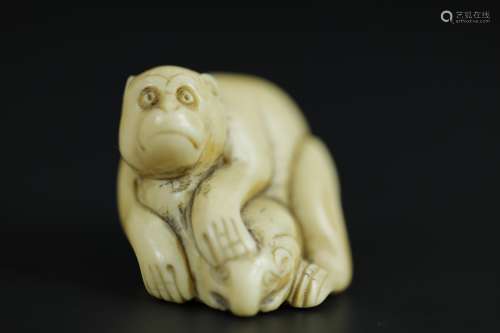 Japanese Netsuke carving of a monkey and rat